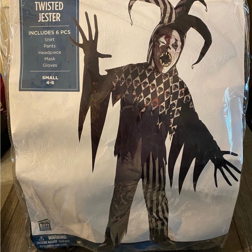 Child small 4-6 Twisted Jester costume. SFH